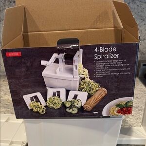 Williams Sonoma White 4 Blade Spiralizer